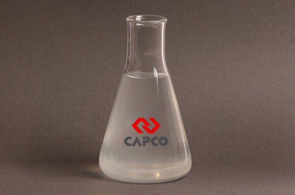 تصویر بطری شیشه‌ای حاوی ابر روان‌کننده و زودگیر بتن CapcoCrete SPC218